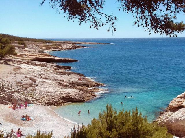 Sous Le Soleil Des Alpilles Apartment Mouries Luaran gambar